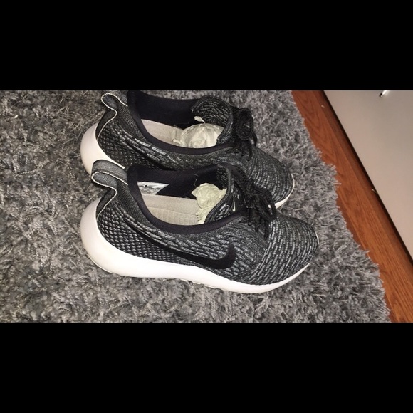 Women’s Nike shoes - Picture 5 of 5